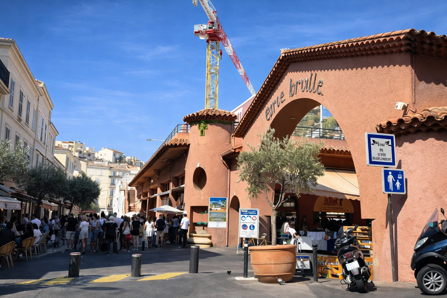 Marché Forville Cannes - Marché alimentaire couvert historique dans le quartier du Suquet avec produits frais locaux